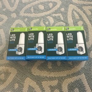 GREENLITE LED Night Light, Dusk to Dawn Sensor‎ Lot of Four 2-pks White Plug-Ins